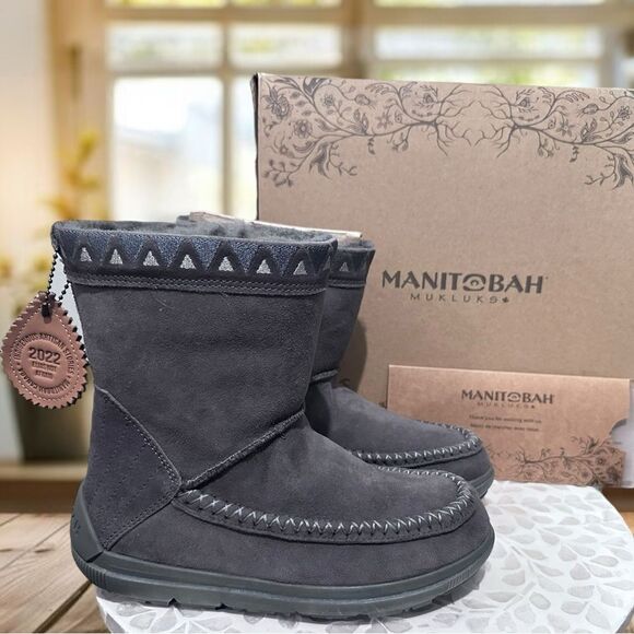 Manitobah Mukluks WR Reflections Half Ankle Boot Size 6 EU 36 - Picture 1 of 12